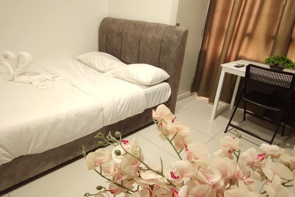 Hzb301-selfcheck-in-wi-fi- Netflix- Parking- Pool-2 Bedroom- Klia, 7099 Apartment Sepang