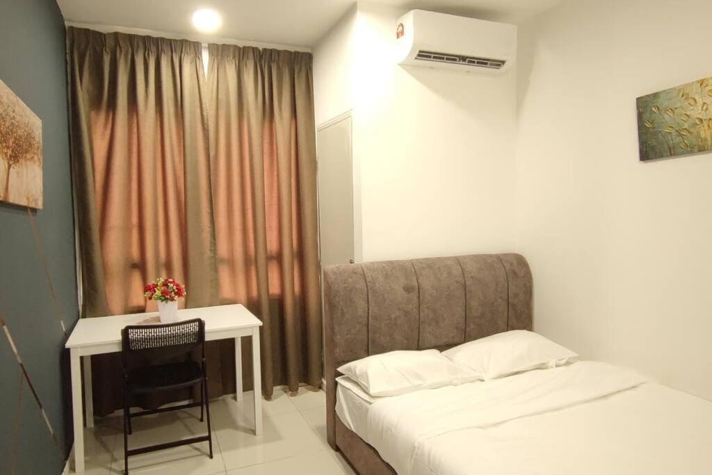 Apartemen Hzb301-selfcheck-in-wi-fi- Netflix- Parking- Pool-2 Bedroom- Klia, 7099 *